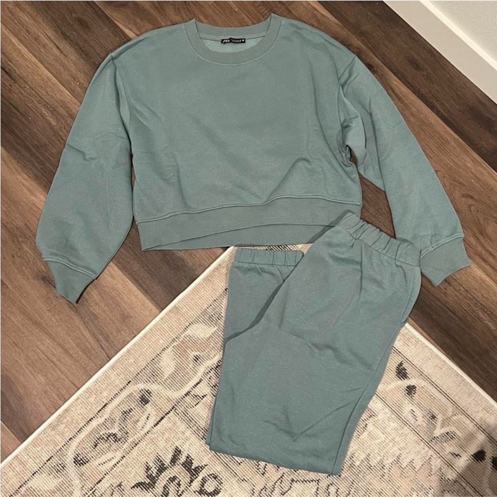 Zara Green Sweat Set - top medium, bottom large (fits like a medium)